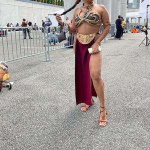 Custom Slave Leia Cosplay!